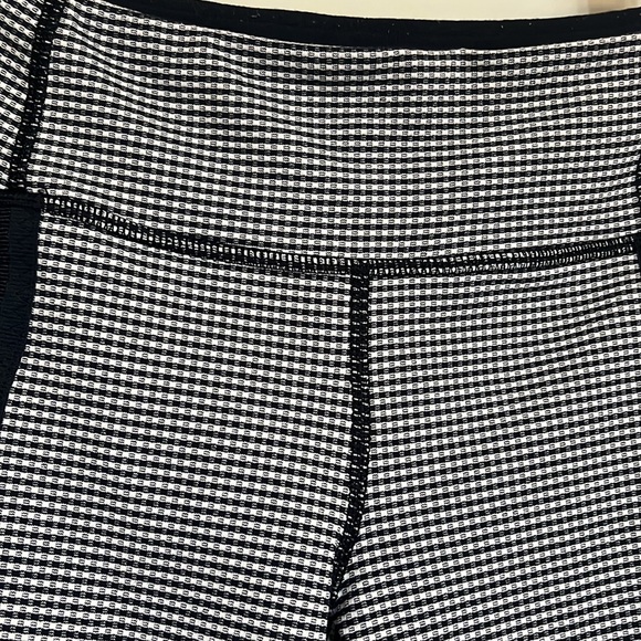 LuLuLemon capri pant - Picture 2 of 6